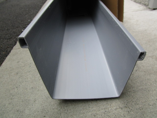 塩ビタイプの大型雨樋